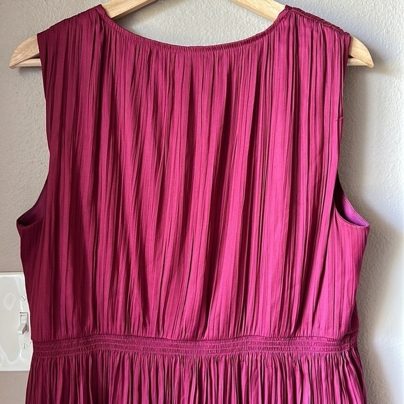 SIMPLY VERA VERA WANG V Neck Sleeveless Dress - Picture 8 of 9